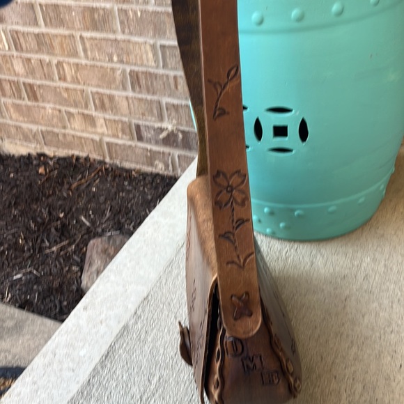 VINTAGE TOOLED LEATHER SADDLE BAG - Picture 9 of 10